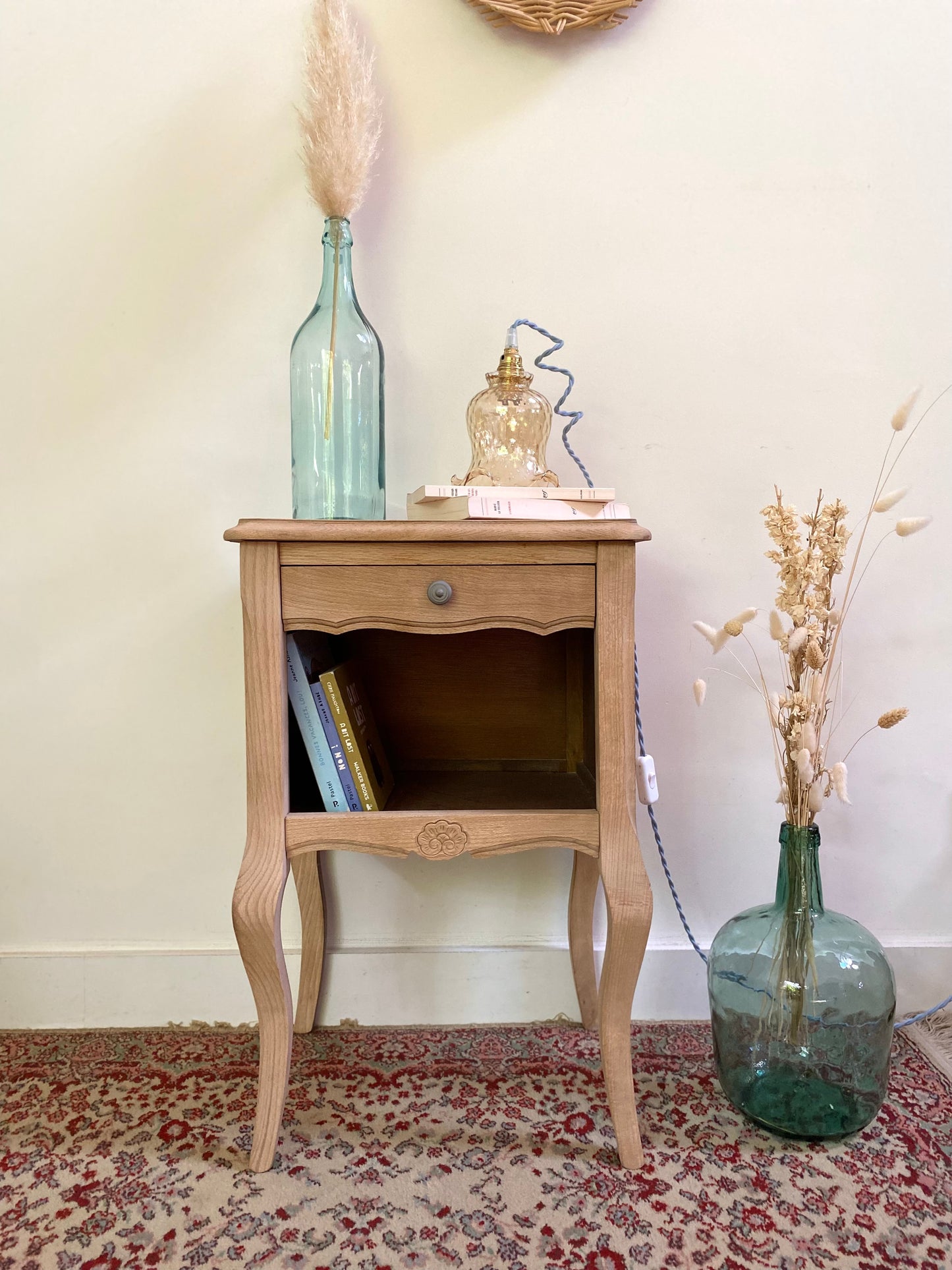 Table de chevet en bois ancien