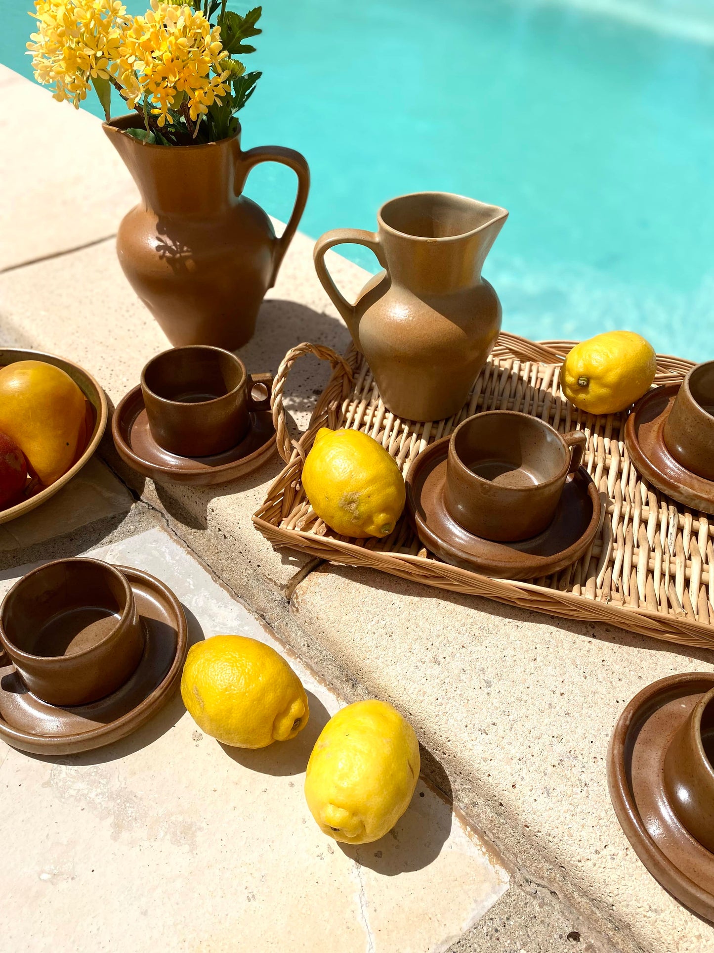 Service de 5 tasses avec soucoupes en grès