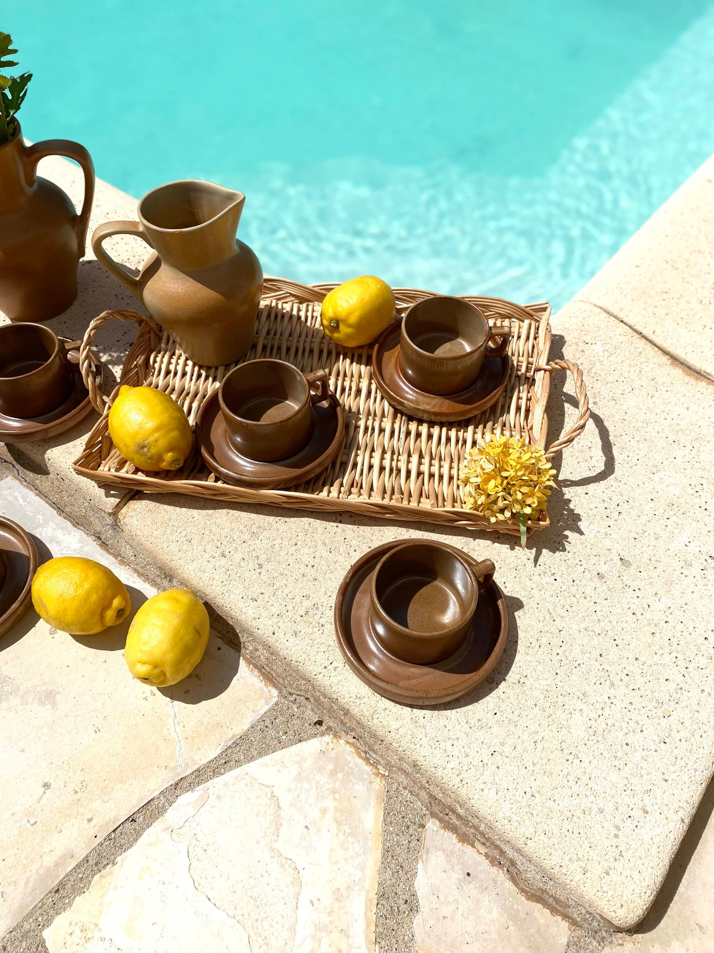 Service de 5 tasses avec soucoupes en grès