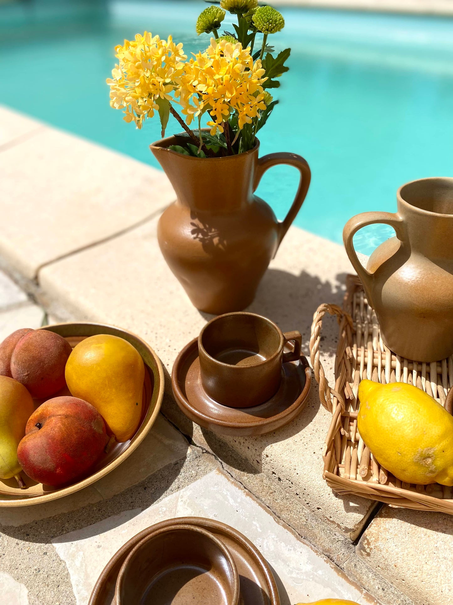 Service de 5 tasses avec soucoupes en grès