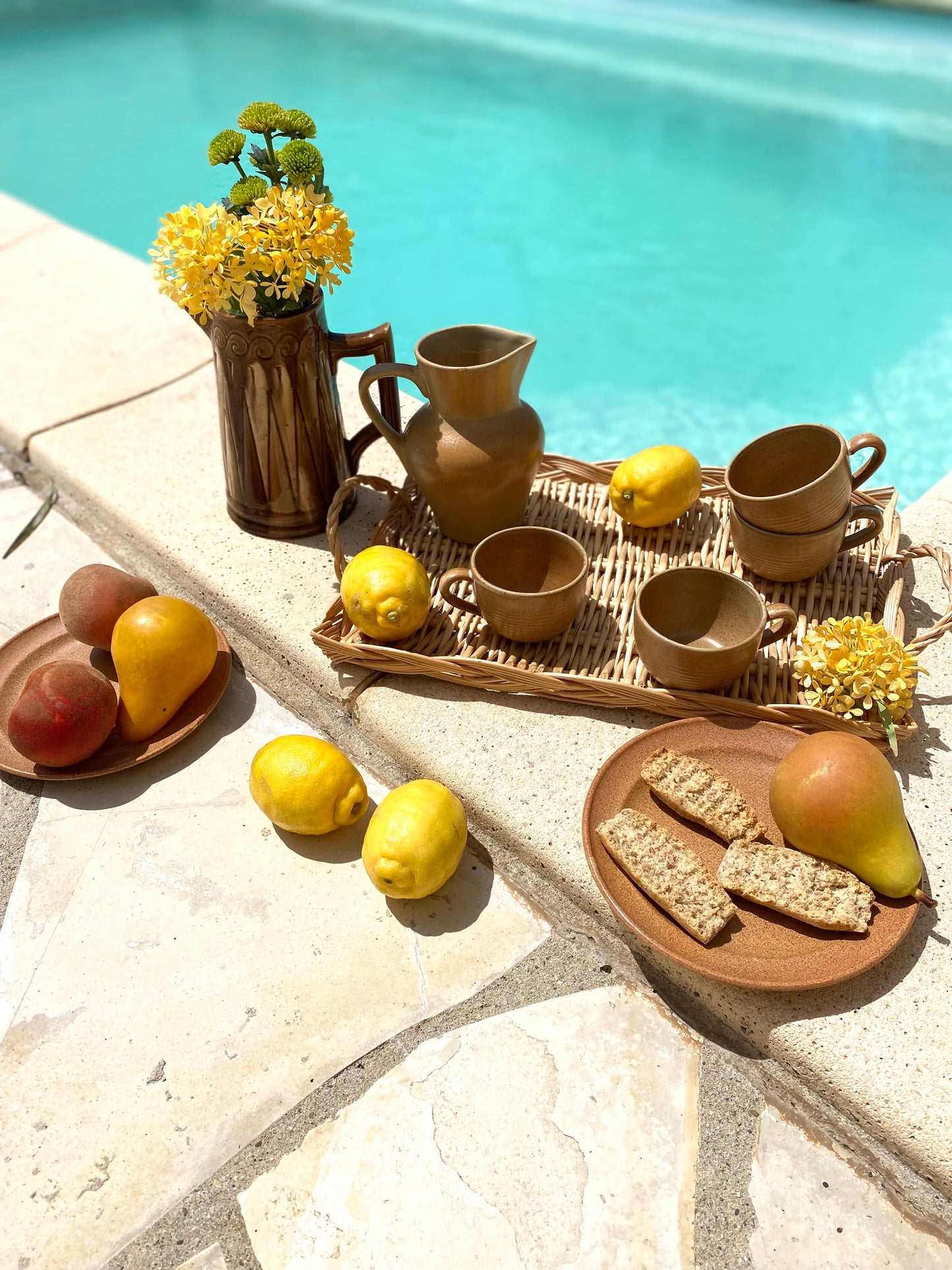 4 tasses à café en grès beige ancien