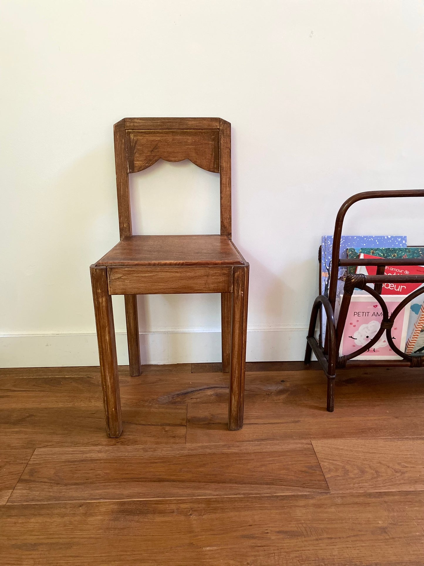 Chaise pour enfant en bois ancien