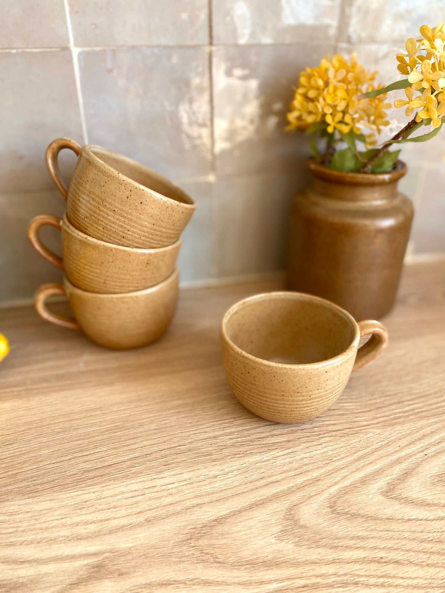 4 tasses à café en grès beige ancien