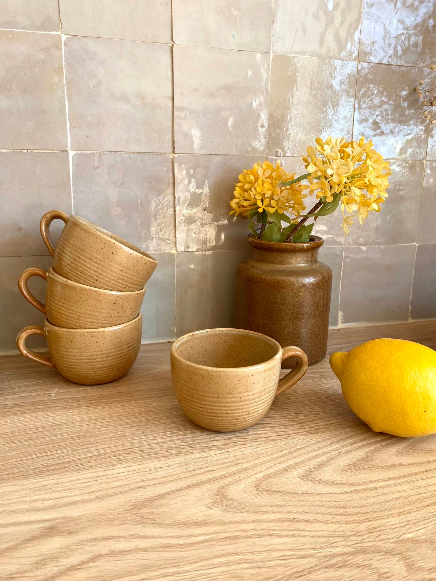 4 tasses à café en grès beige ancien