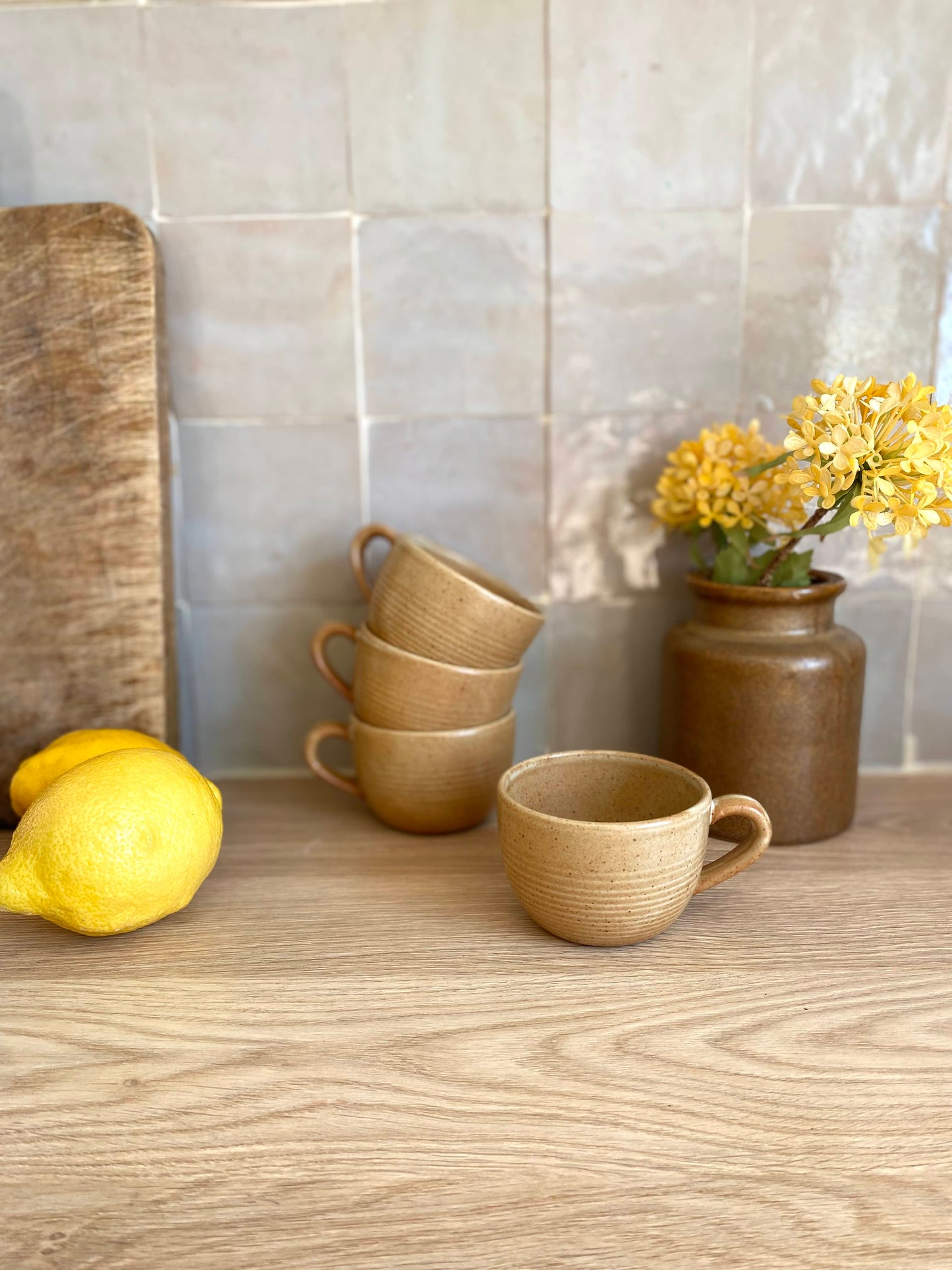 4 tasses à café en grès beige ancien