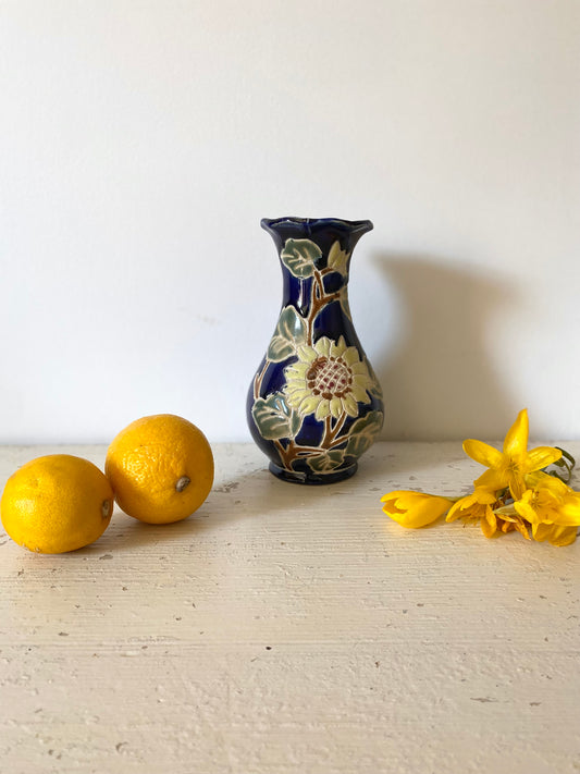 Petit vase en céramique bleu à motif floral jaune