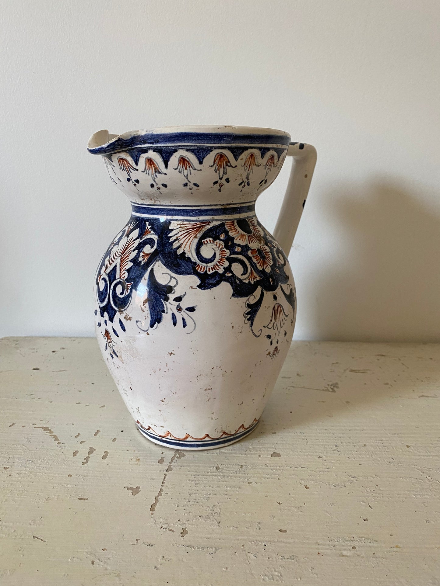 Broc ou pichet à eau en céramique ancienne