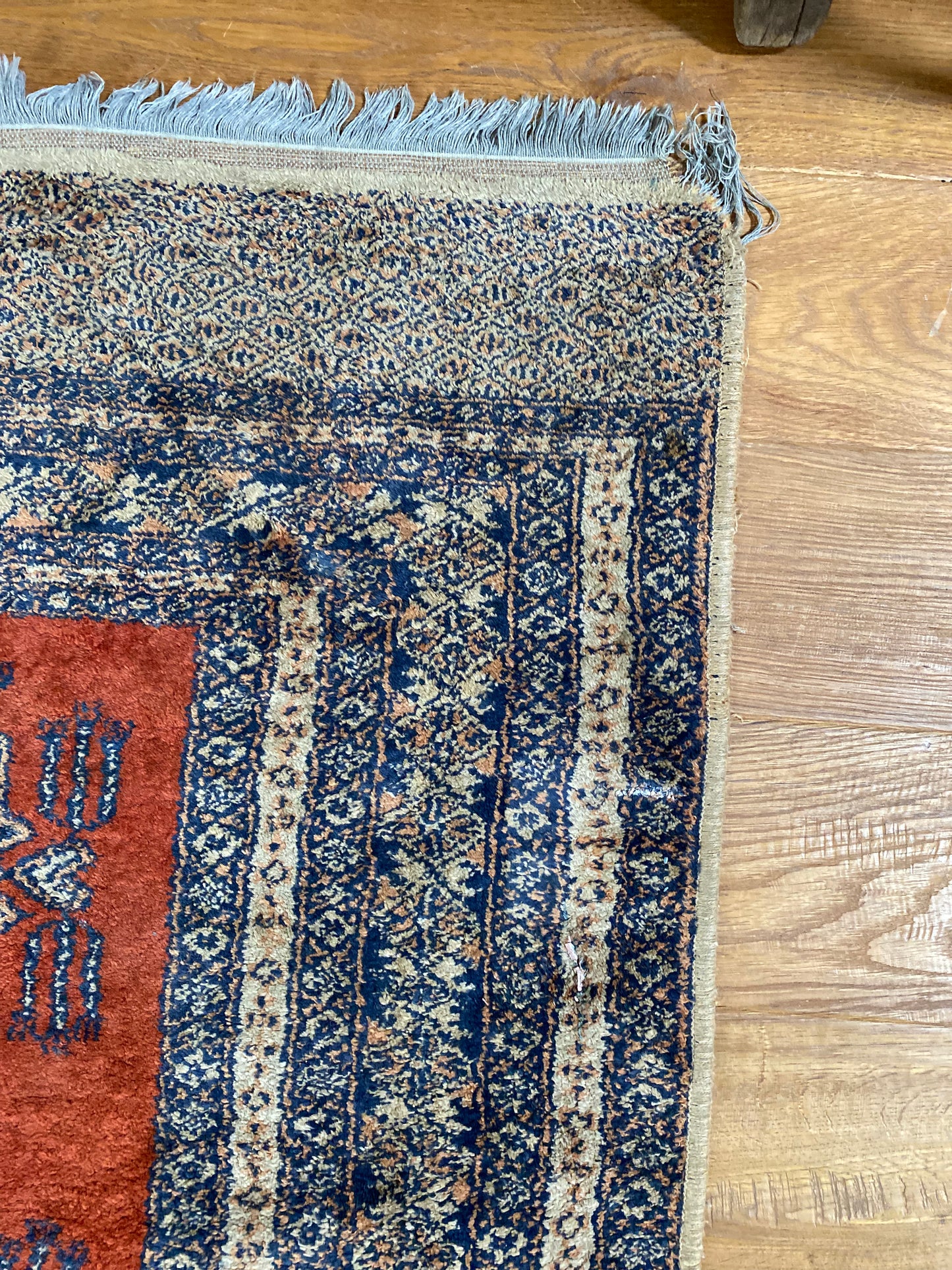 Tapis d’Orient ancien en laine et soie tissée