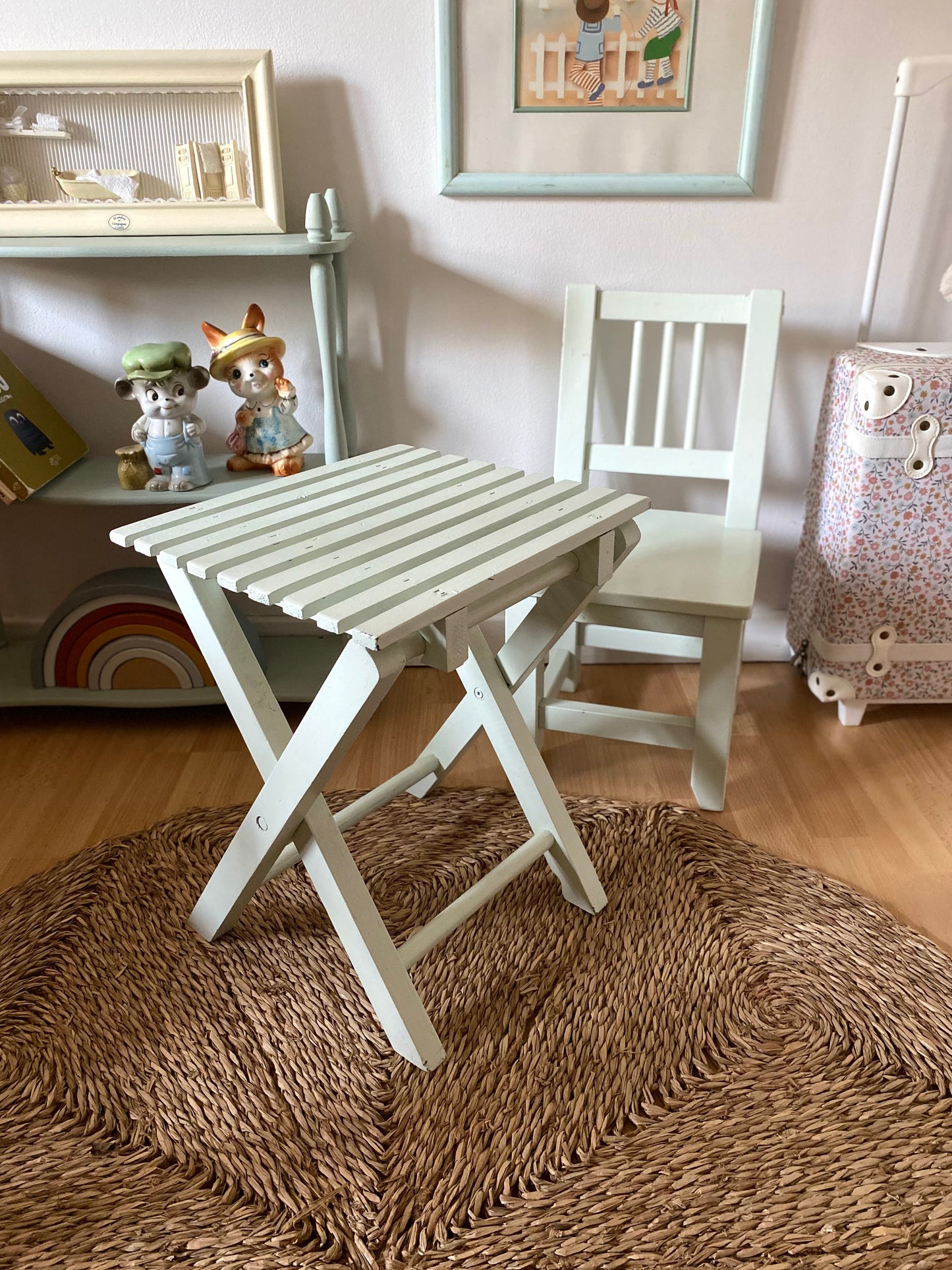 Petite chaise d'écolier en bois ancien et sa petite table