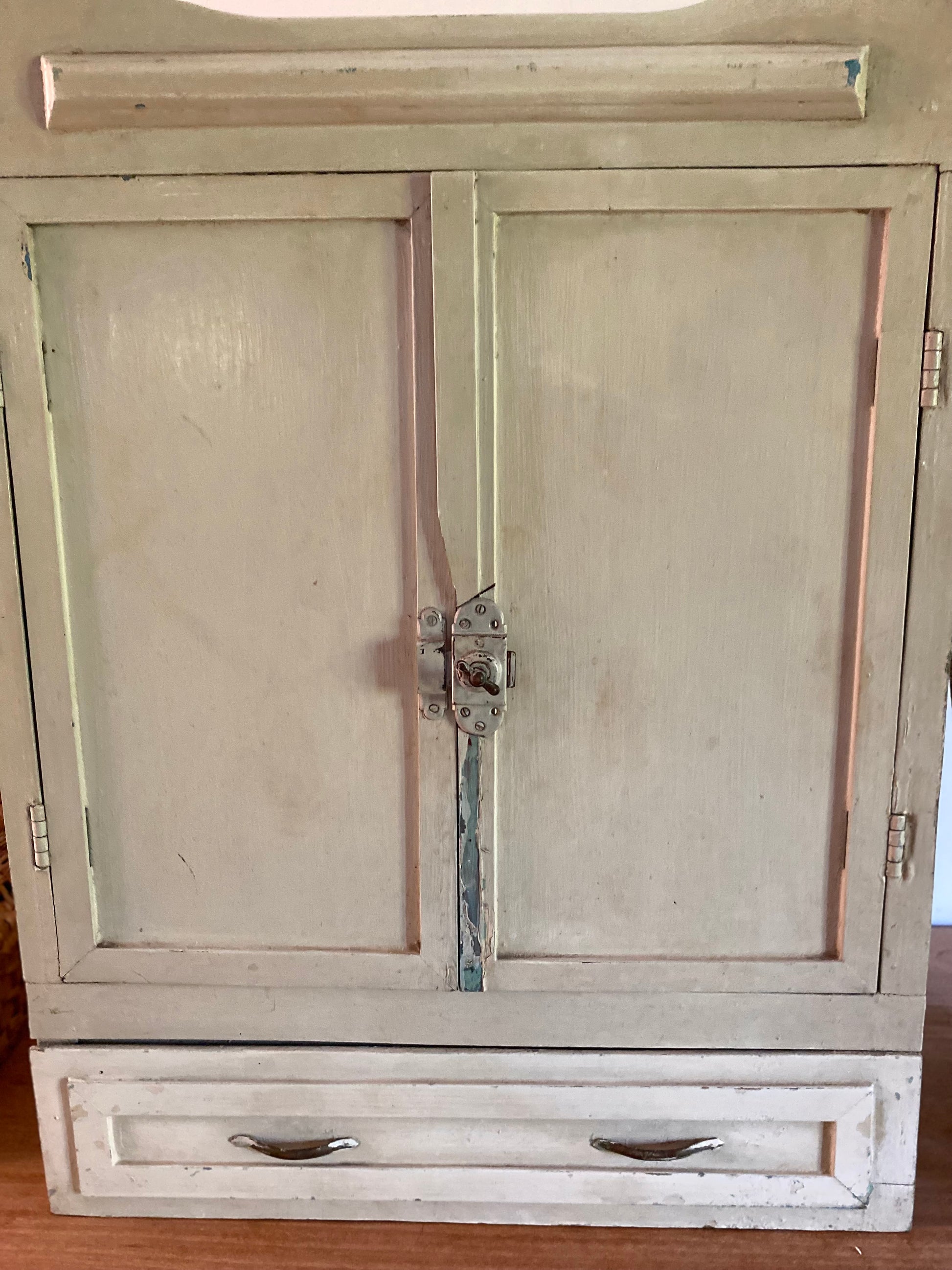 Armoire de poupée vintage - Collection Armoire de poupée vintage - Collection