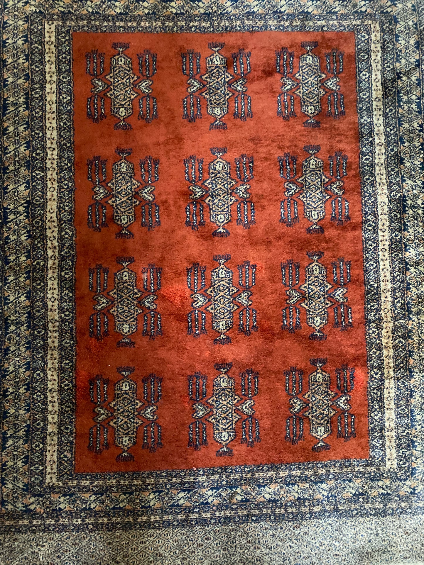 Tapis d’Orient ancien en laine et soie tissée