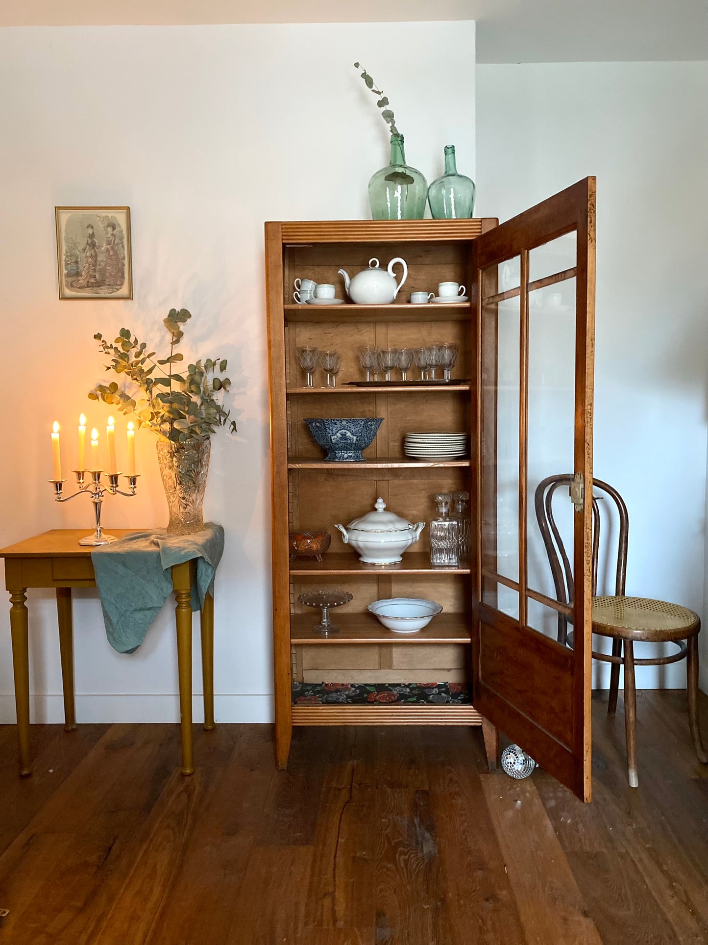 Armoire vitrine parisienne Art Deco en bois ancien