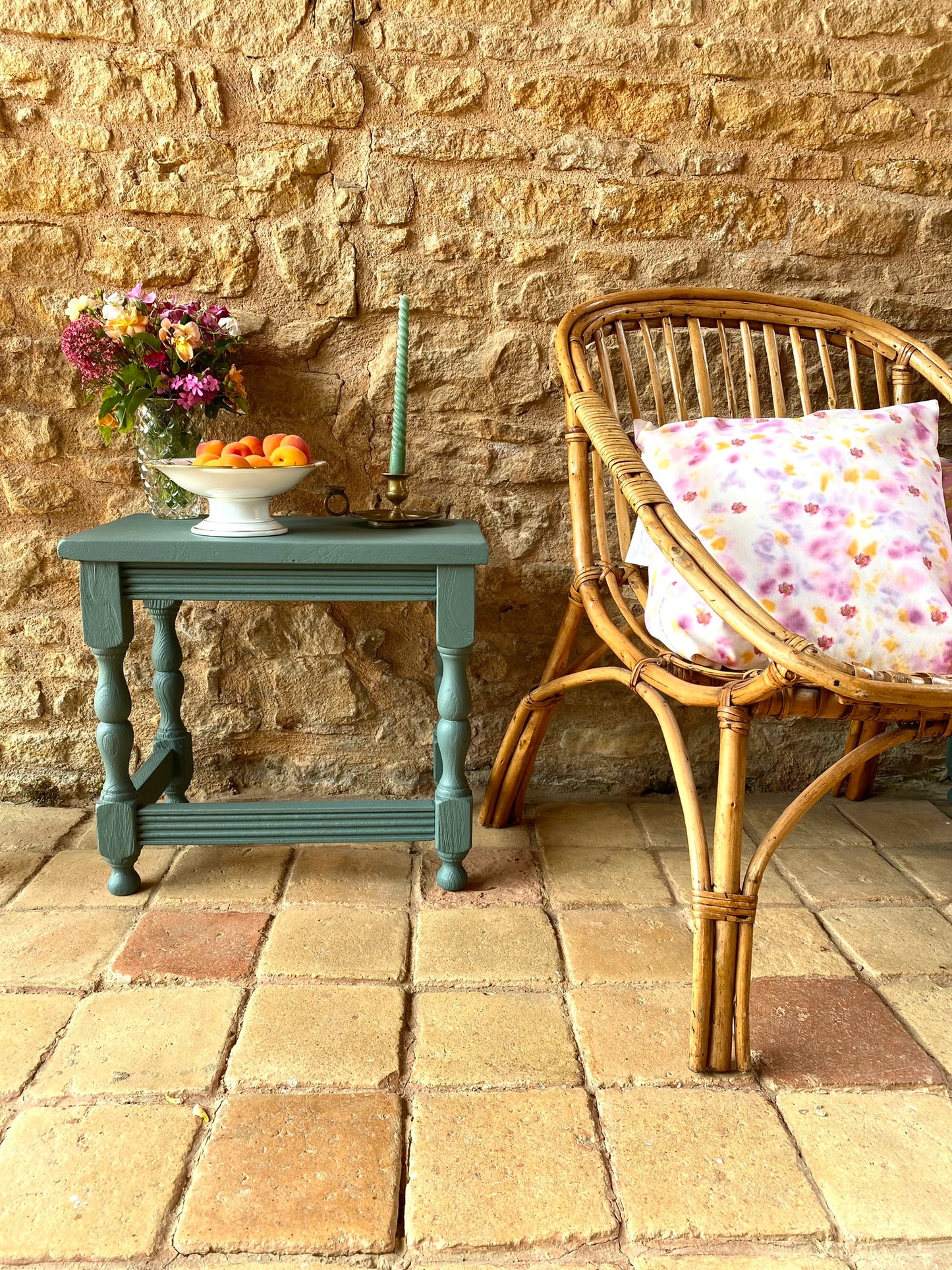 Trio de tables cigogne en chêne ancien rénové