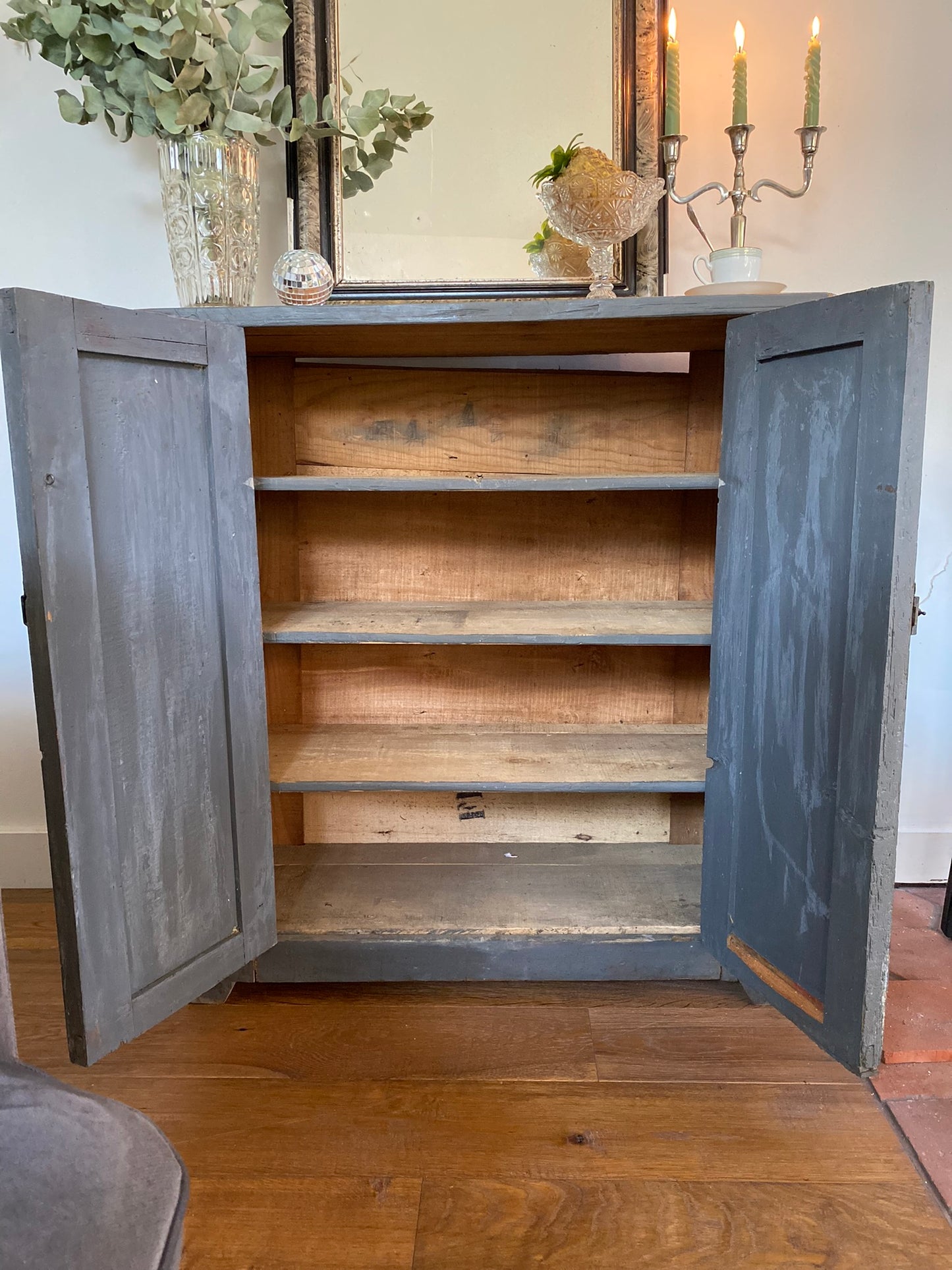 Buffet parisien en bois ancien gris