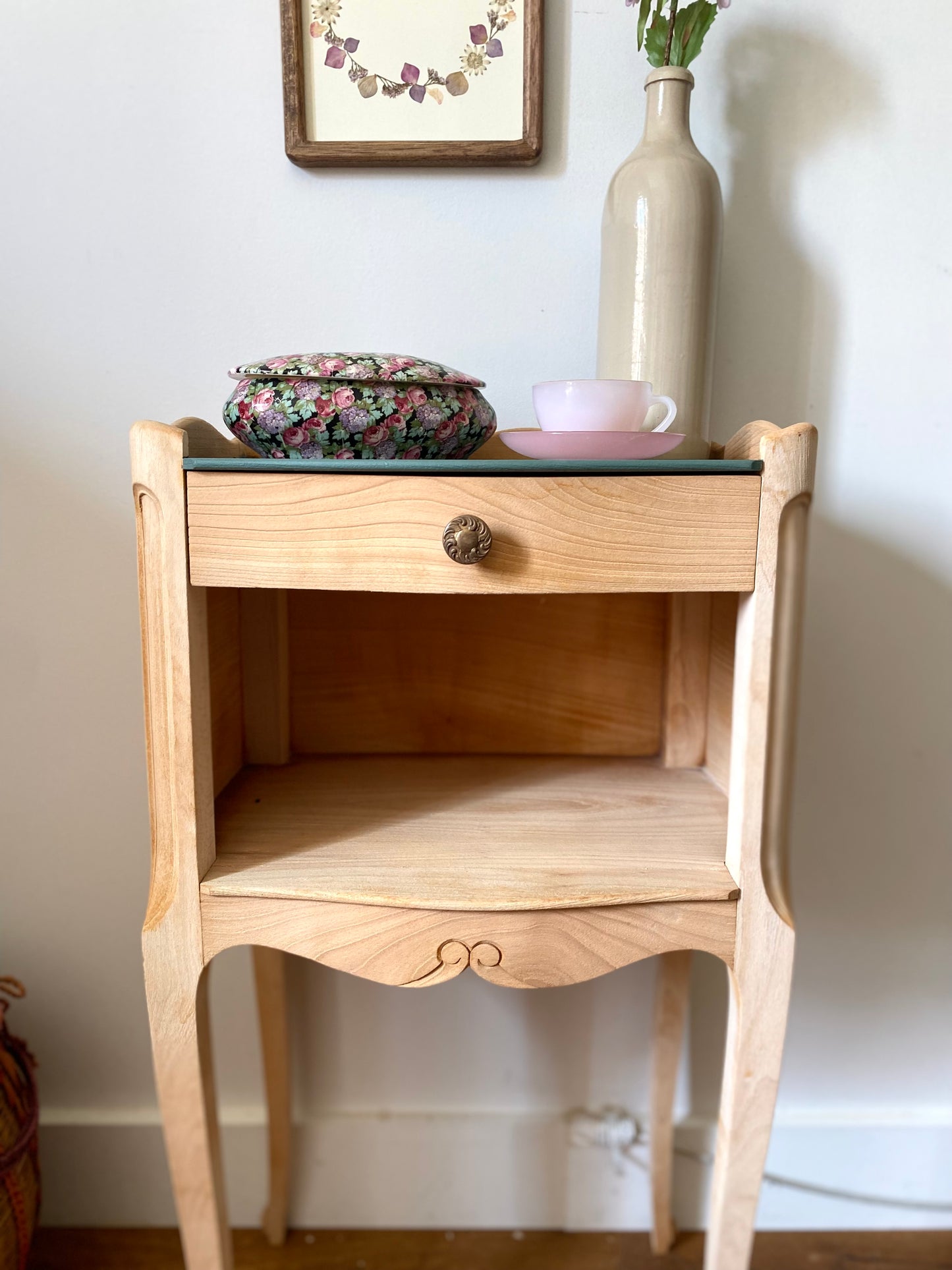 Table de chevet en bois ancien rénové