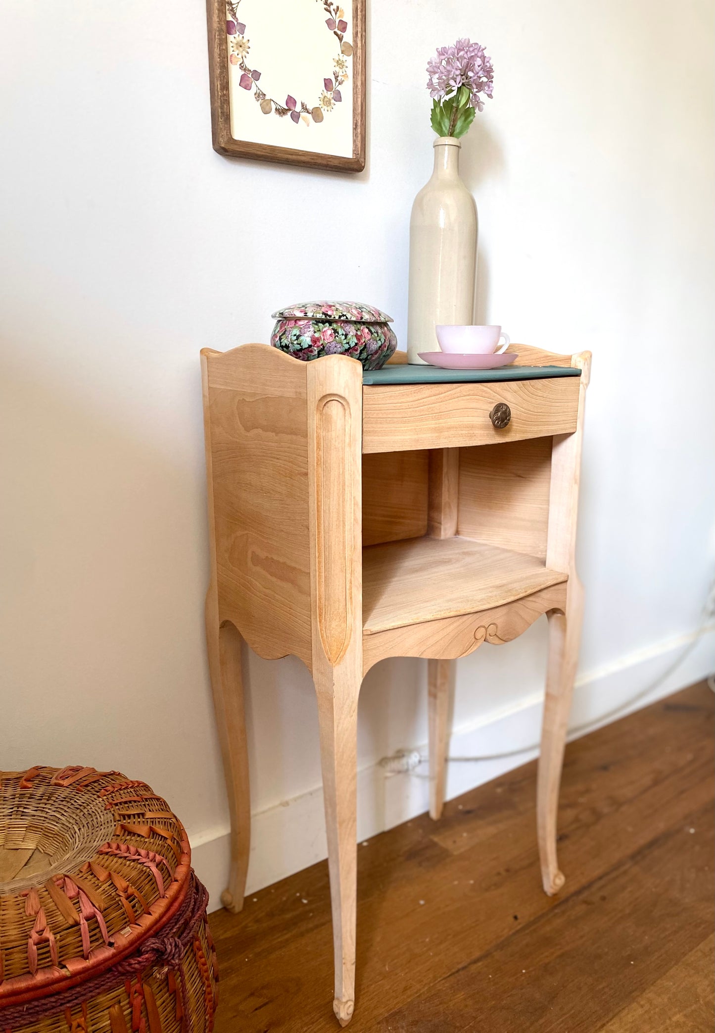 Table de chevet en bois ancien rénové