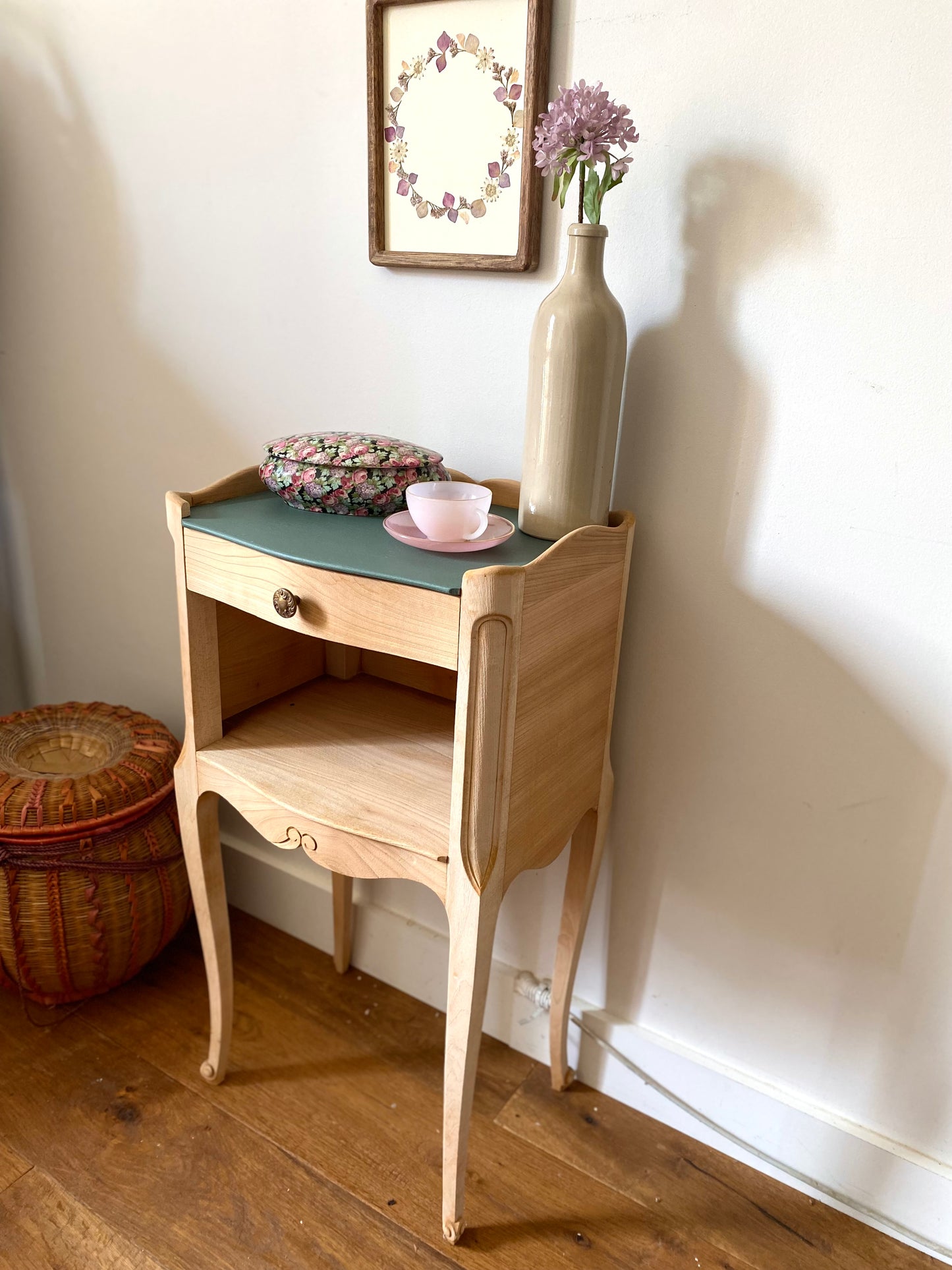 Table de chevet en bois ancien rénové