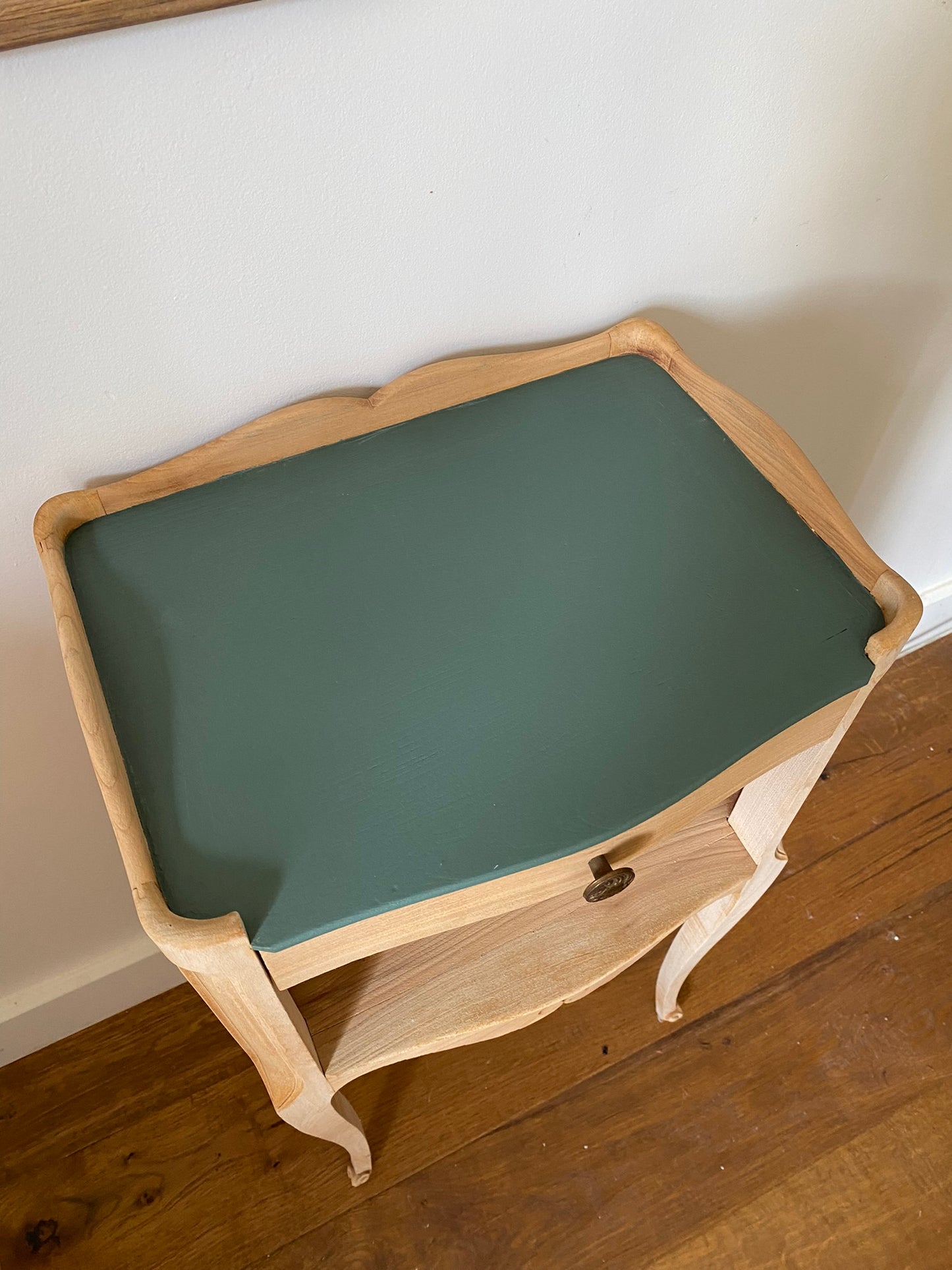 Table de chevet en bois ancien rénové