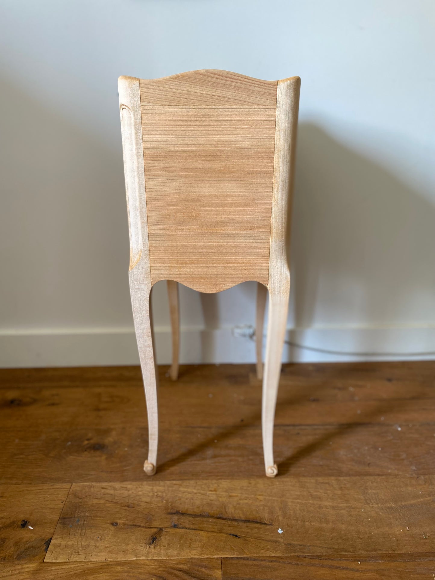 Table de chevet en bois ancien rénové