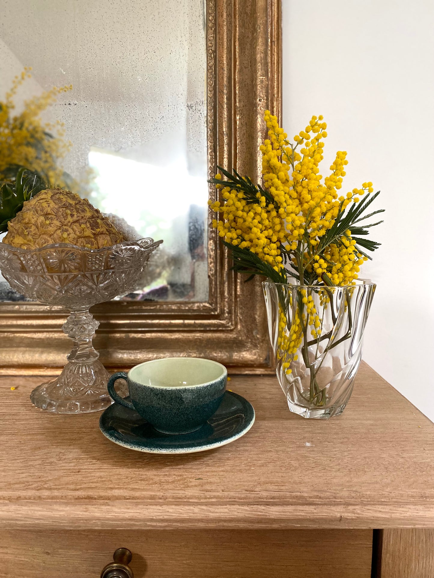 Petit vase vintage en verre torsadé