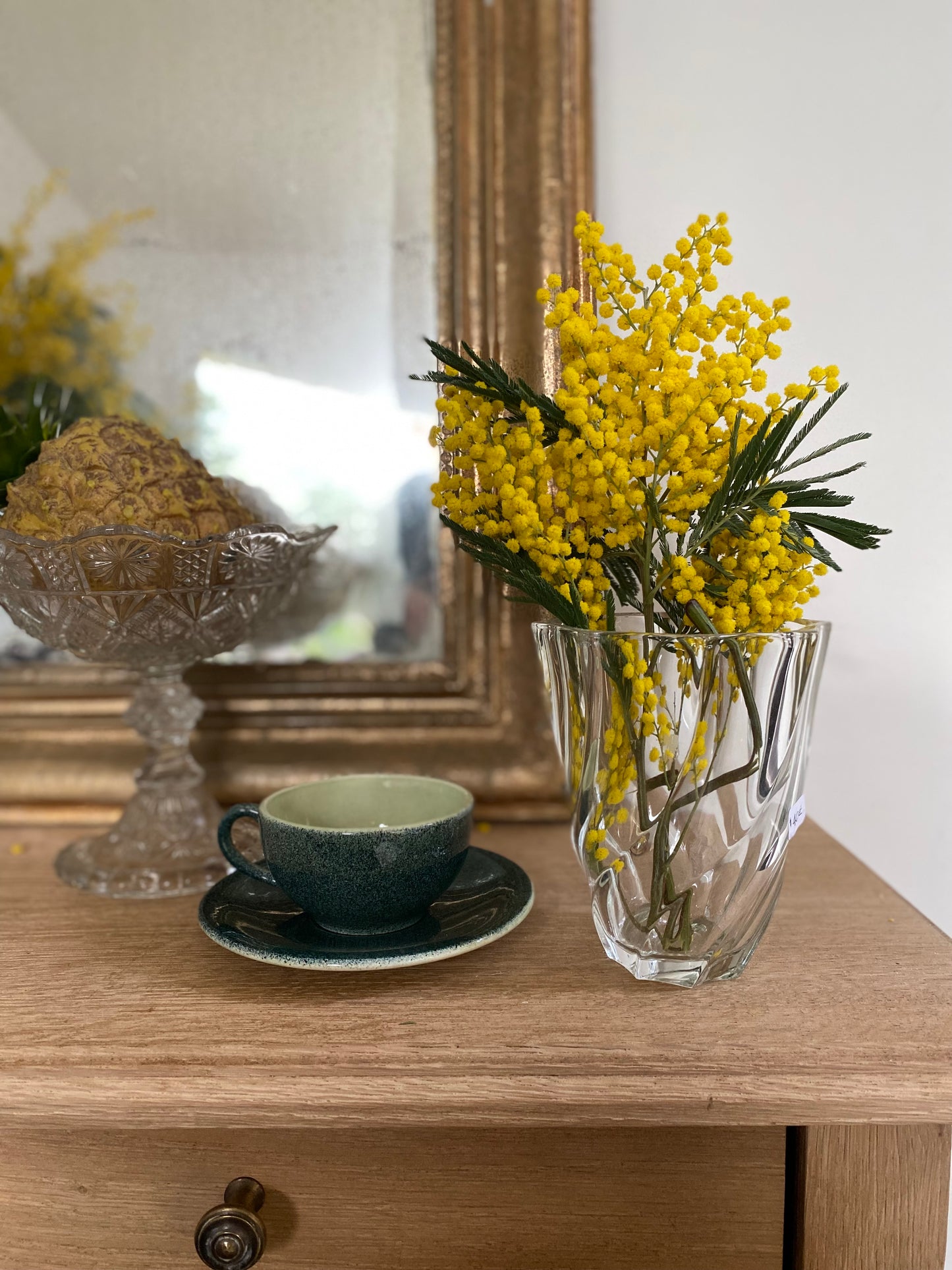 Petit vase vintage en verre torsadé