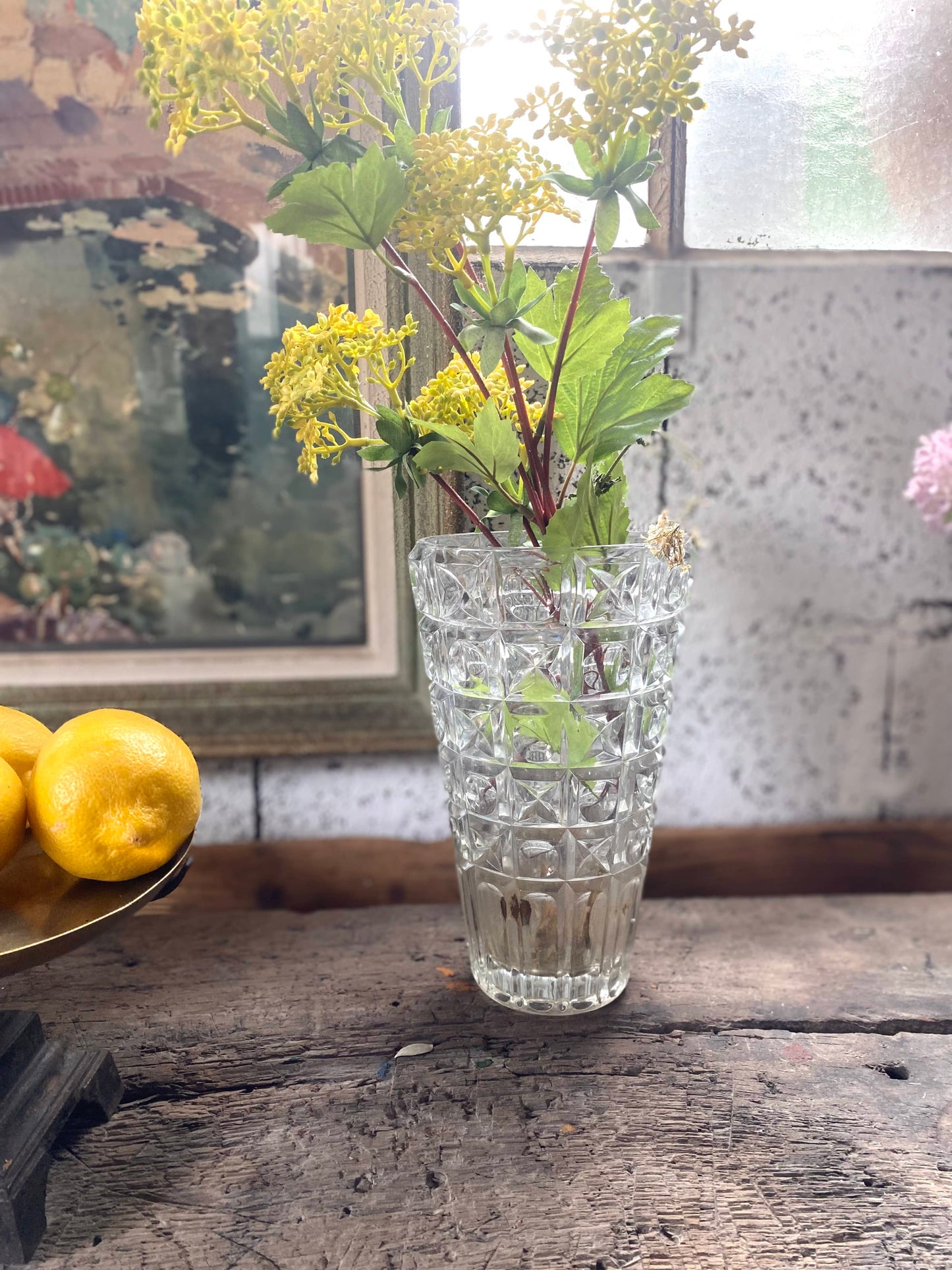 Vase en verre moulé ancien