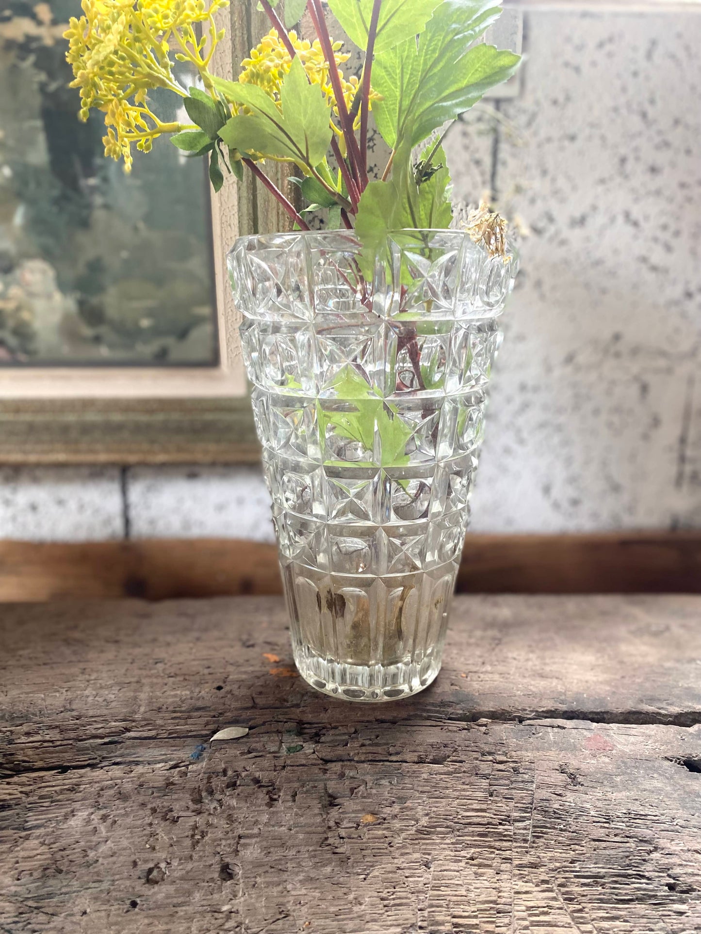 Vase en verre moulé ancien