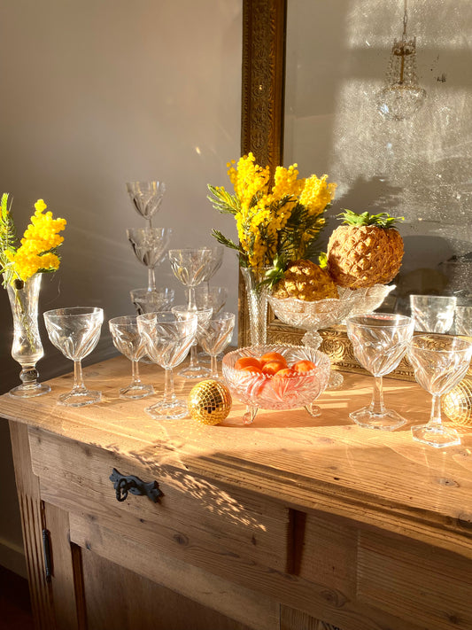 Service de 14 verres à pied en cristal torsadé